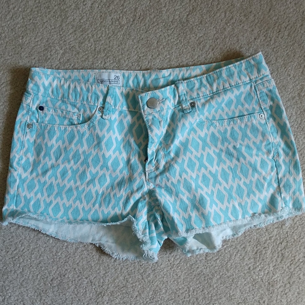 Gap 26 Aztec print cutoff short